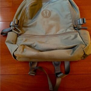 Lululemon New Crew Backpack 22 L (Asphalt Grey)